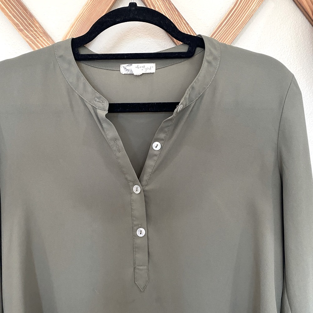 Green buttoned & sheer blouse - Picture 3 of 3